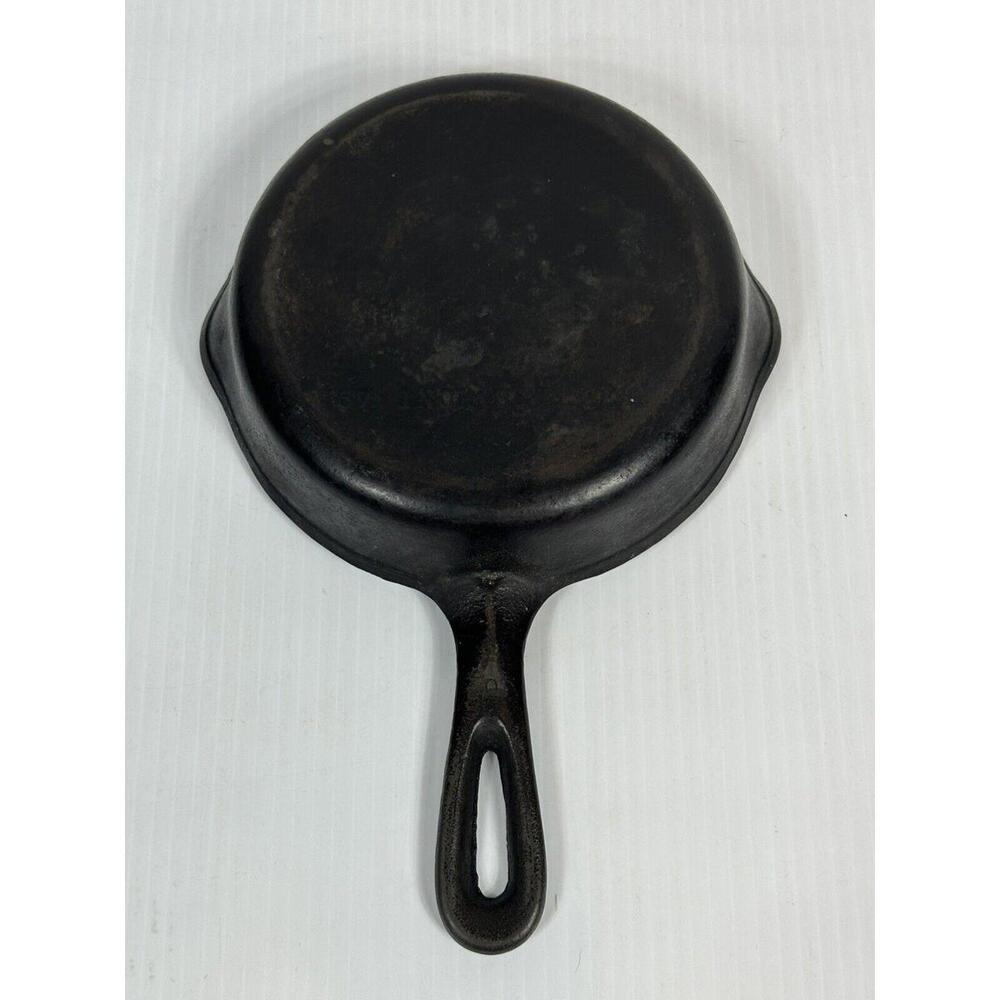 Vintage Unmarked Wagner Ware No. 3 Cast Iron Skillet‎ 6-1/2" USA Q On Handle